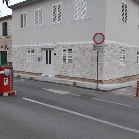 Studio Apartments Ana & Mia فيس المظهر الخارجي الصورة