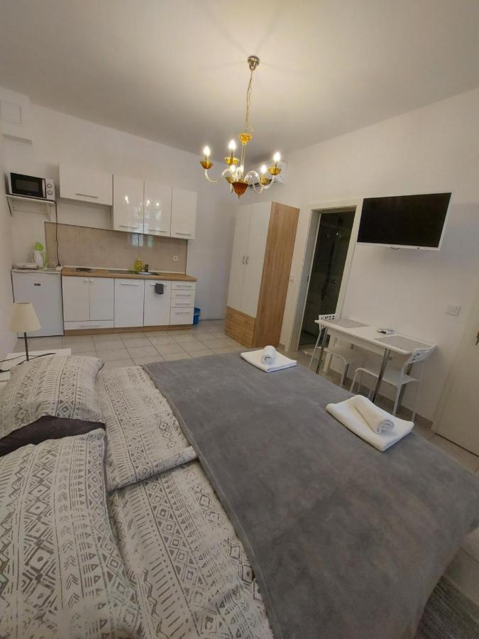 Studio Apartments Ana & Mia فيس المظهر الخارجي الصورة
