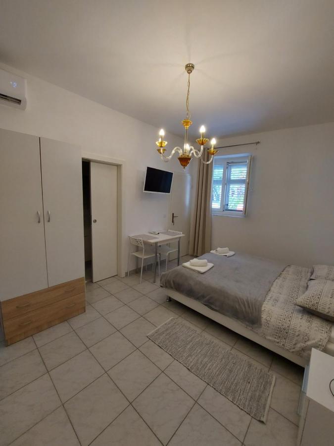 Studio Apartments Ana & Mia فيس المظهر الخارجي الصورة