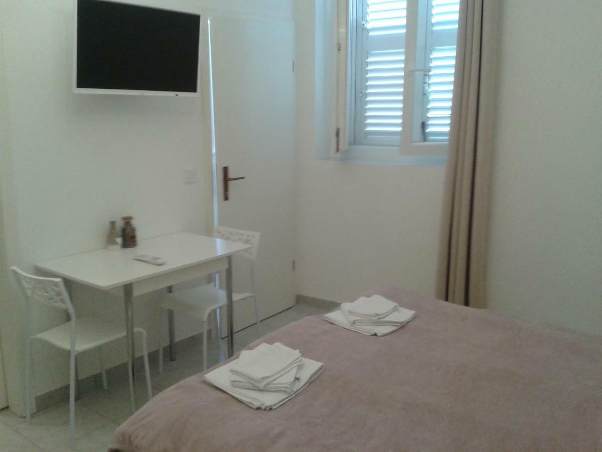 Studio Apartments Ana & Mia فيس المظهر الخارجي الصورة